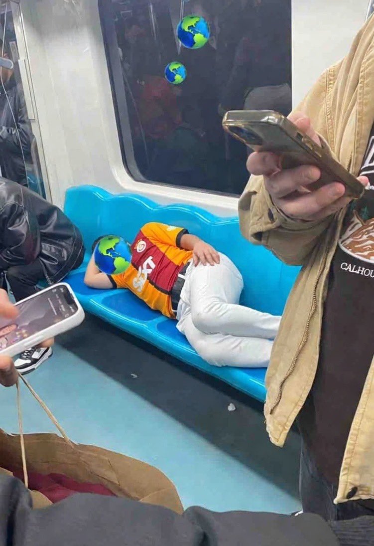 burda bile yatiyorlar aq