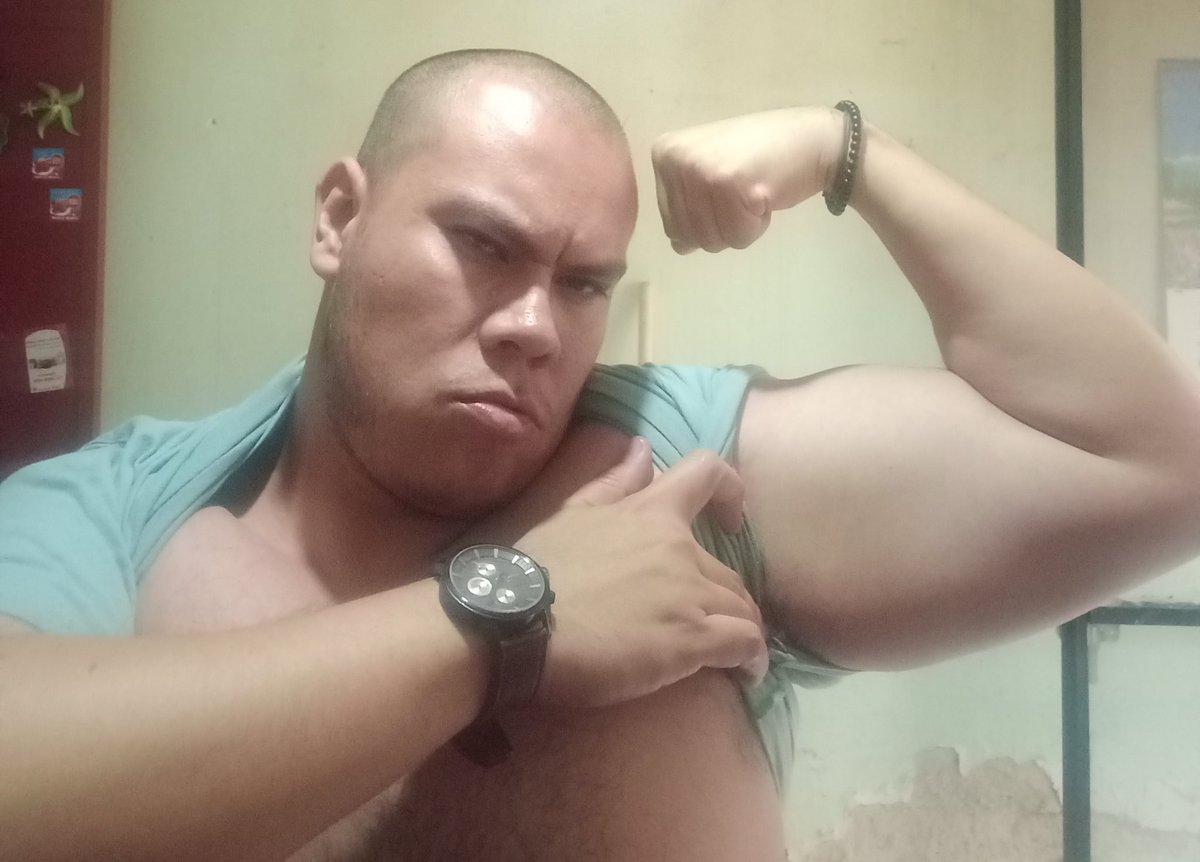DanielMarquezWD's tweet photo. Trying to look tuff
#biceps #bigbiceps #brazotes #bigarms #musclearms #musclegay #osogay #gaybear https://t.co/4VEBNIxR4w