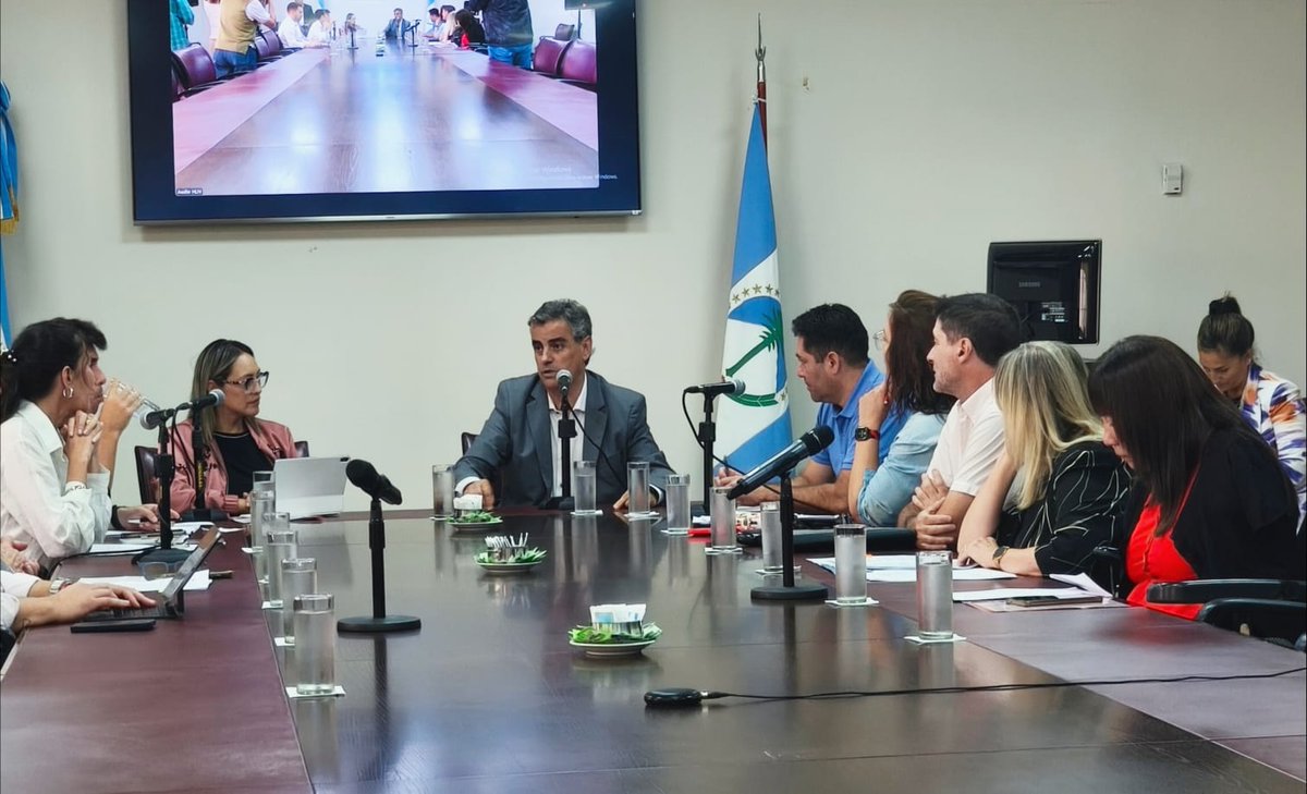 Geraneuquen's tweet image. #Martes #Legislatura #ComisiónE
Recibimos a @PTomasiniZap Dir.Prov. de Protección al Consumidor, en el marco del tratamiento del #Proyecto de #Ley que instituye del 15 al 22 marzo como la semana del consumidor y del usuario.
#Producción
#Industria
#Comercio
#DefensaDelConsumidor