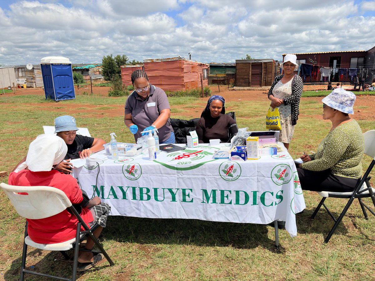 InnohChauke's tweet photo. Mayibuye MEDICS was at Dubai Informal Settlement this past weekend. 

The commitment to take health to corners of South Africa where it is non-existant remains core to our strategic objectives

We know what we are doing✊🏾 https://t.co/eRVRUQdtnE