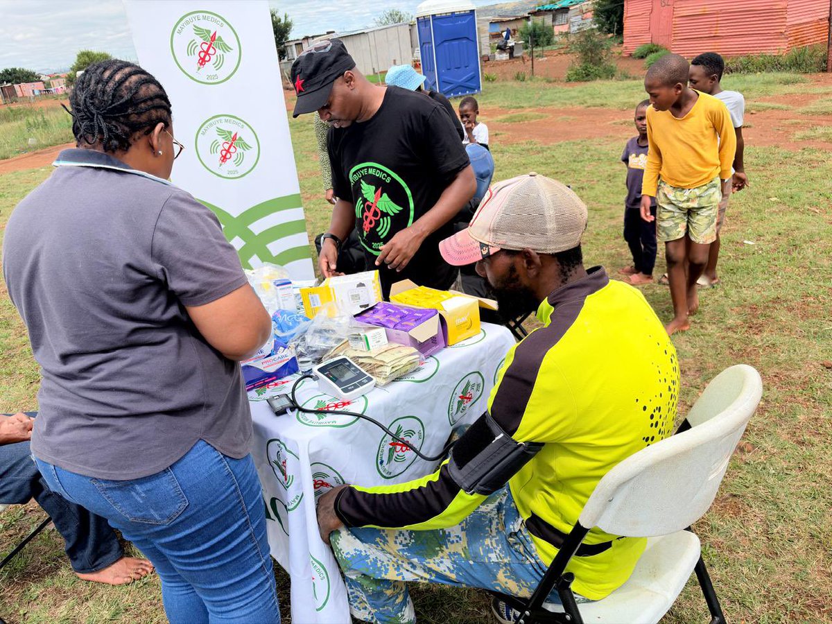 InnohChauke's tweet photo. Mayibuye MEDICS was at Dubai Informal Settlement this past weekend. 

The commitment to take health to corners of South Africa where it is non-existant remains core to our strategic objectives

We know what we are doing✊🏾 https://t.co/eRVRUQdtnE
