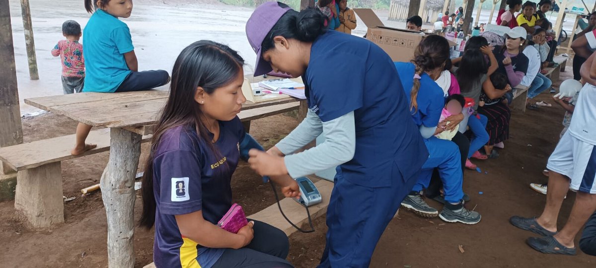 saludazuay_'s tweet photo. #Taisha | Brigada médica integral llegó a la comunidad Wuapuik, acercando servicios de salud a la población mediante atención médica, promoción y prevención, fortaleciendo el cuidado de la salud y el bienestar de las familias en territorio. #MSPEnTerritorio https://t.co/qNzVcJIH78