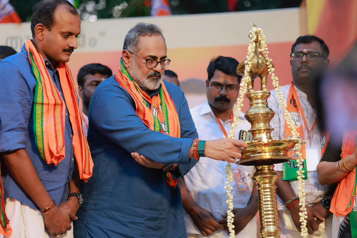 RajeevRC_X's tweet photo. Vaikathinu Mathiyayi ee MLA! 

The Congress rules the Vaikom Municipality. The CPI holds the MLA seat. The result for the people of Vaikom? A big zero. 

This 'Bharana-natyam' is happening in all 140 constituencies. For decades, the CPM and Congress have completely failed to deliver development for Keralam.

This election is a turning point. We cannot afford the corrupt, incompetent LDF or a weak, visionless Congress.

What Keralam actually needs is the BJP/NDA’s #PoliticsOfPerformance that delivers development, jobs, and opportunities for our youth, solves people’s problems, and protects all Malayalees from radical forces like Jamaat-e-Islami and the SDPI. 

That’s why all Malayalees are saying #CPMCongressMathiyaayi.

Maattam Thudangaam! 

#VikasitaKeralam #NDA4VikasitaKeralam #VishwasaSamrakshanam #SurakshitaKeralam