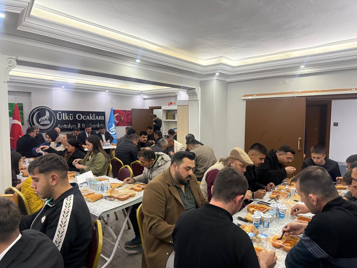 Ülkü Ocakları Antalya İl Başkanlığı olarak, Ocağımızda ülküdaşlarımızın katılımlarıyla ramazanın 20. günü iftar soframızda bir araya geldik. Paylaşılan bu mübarek sofranın, yapılan ibadetlerin ve tutulan oruçların Allah katında kabul ve makbul olmasını niyaz ederiz.

<a href="/ayyildirim1/">Ahmet Yiğit Yıldırım</a>