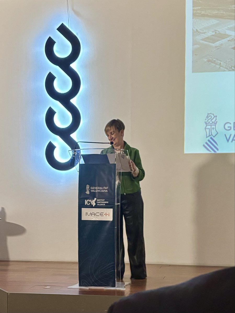 ambanon4's tweet photo. En la presentación del Visor de Suelo Industrial de la CV, escuchando ideas para su implementación a @GVAcartografic @GVAivace y @paulachust y conociendo otro espacio muy singular  @centredelcarme https://t.co/I1bOohdtrb