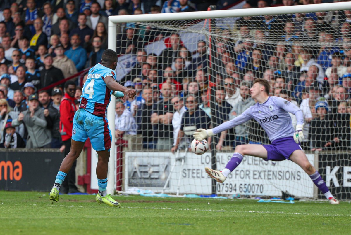 SUFCOfficial's tweet photo. 😍 𝐓𝐇𝐀𝐓 𝐌𝐎𝐌𝐄𝐍𝐓

Thank you for the memories, Carlton ❤️

#UTI #IRON https://t.co/v0Gjj8WZUg