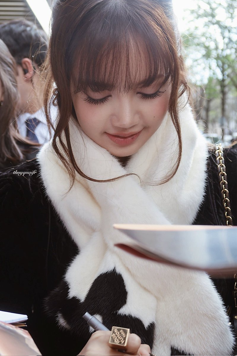 lisa pics (@archive_lisas) on Twitter photo 