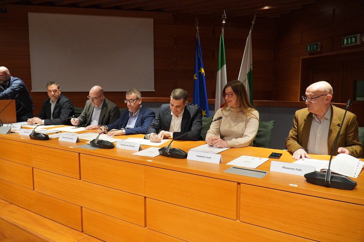 RegioneER's tweet image. #Salute. Valorizzazione dei professionisti, #medicina di #territorio e #sostenibilità economica: l‘Agenda Sanità’, è un ‘#Patto’ per difendere il servizio regionale pubblico. La #notizia 👉 regioneer.it/sanita10mar26