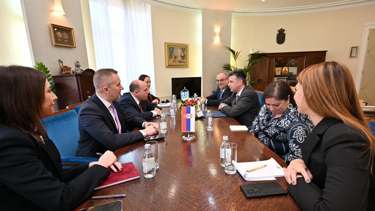 Генерални секретар Министарства спољних послова Душан Козарев <a href="/DKozarev1984/">Душан Козарев / Dusan Kozarev</a> састао се данас са генералним секретаром задуженим за међународну економску сарадњу у Министарству иностраних послова Грчке Димитрисом Скалкосом.

Констатована је дуга традиција пријатељских односа и