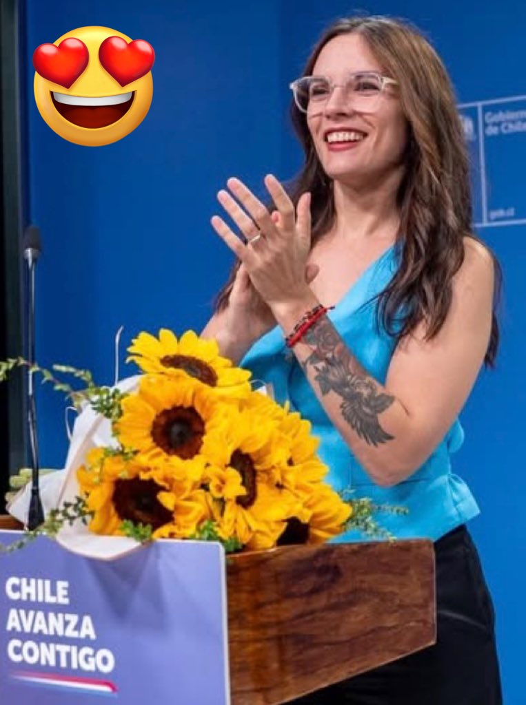 Última Vocería de una Ministra brillante!
Gracias <a href="/camila_vallejo/">Camila Vallejo Dowling</a> por tu aplomo, lucidez y claridad. Gracias por tu manejo, control y articulado discurso, siempre justo y preciso. Fuiste uno de los pilares más sólidos de estos cuatro años de gobierno. Por Dios que te extrañaremos