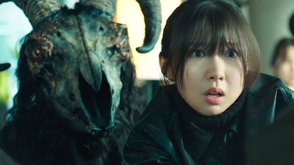 OneMoreScene's tweet image. #GhostTrain horror mystery film following Da-kyung,a desperate YouTuber who investigates eerie, real-life disappearances at the cursed Gwanglim Station. She coerces a station master into revealing horrifying, urban legends, ultimately facing the terrifying, titular train herself.