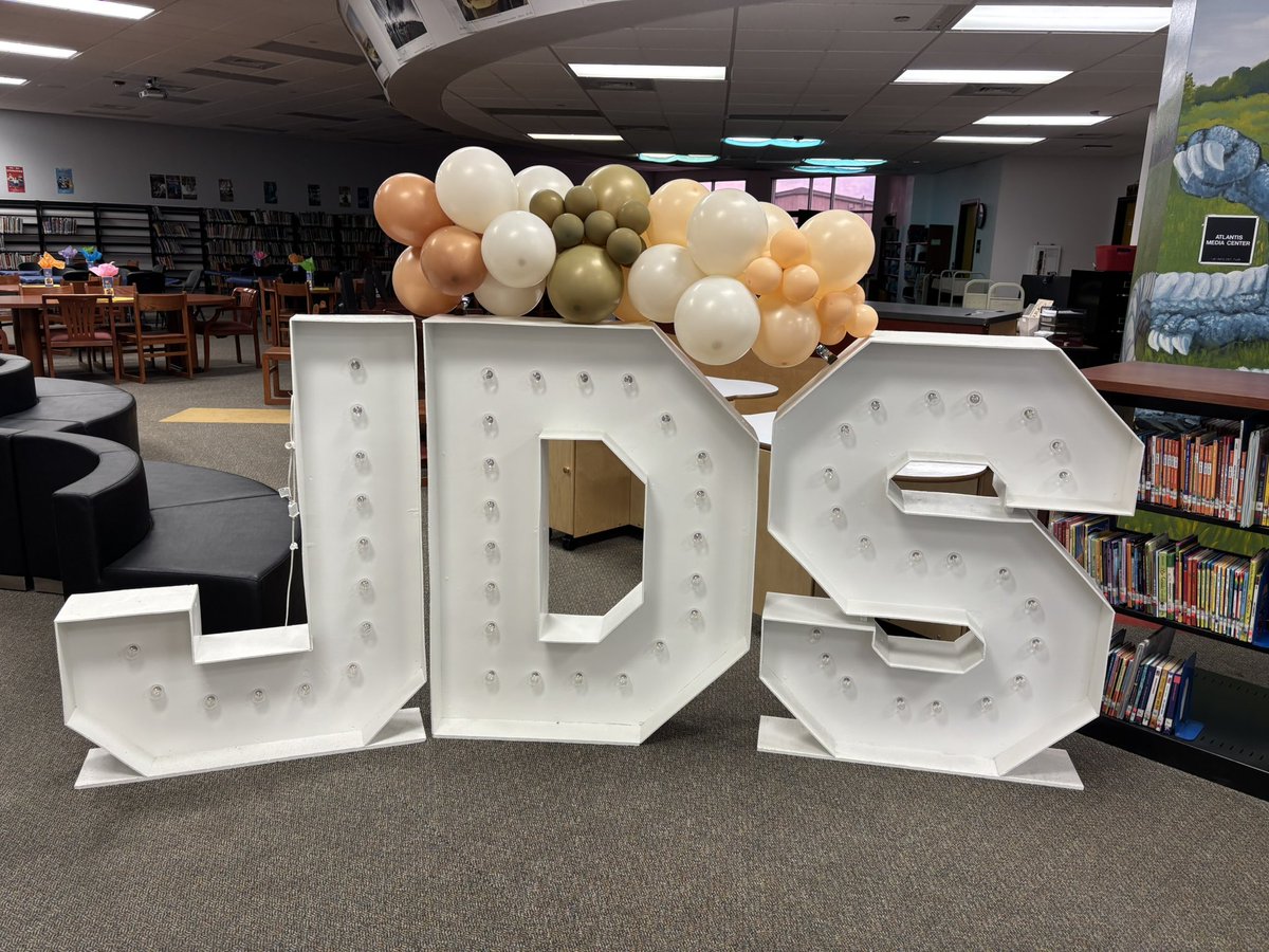 𝗝𝗼𝗻 𝗙𝗹𝗼𝗿𝗲𝘀 tweet media