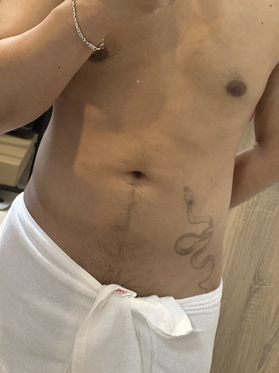watsinp's tweet photo. Test ๆ สักจริงๆดีไหม #tattoo #Snake #งู https://t.co/bWbIIDrx9J