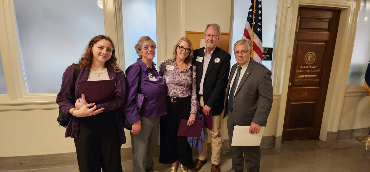 ALZMissouri's tweet photo. Thank you to @billowen14 for meeting with our advocates and hearing about why it’s so important to make dementia a priority in Missouri #MoMemoryDay2026 https://t.co/d3iE6H8Rlt