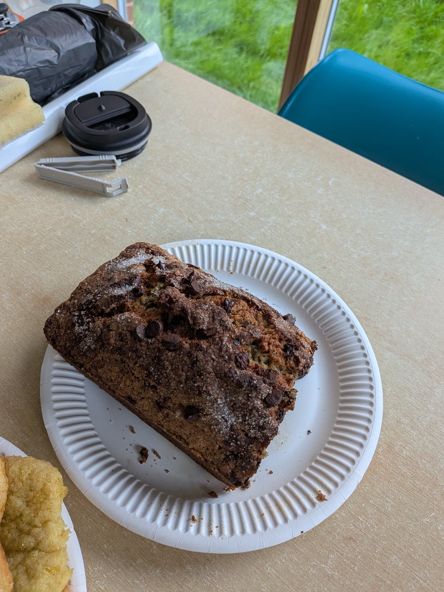 kekicooks's tweet photo. chocolate chip banana bread 🍌 + lemon cookies https://t.co/yMqZcLd2Fp
