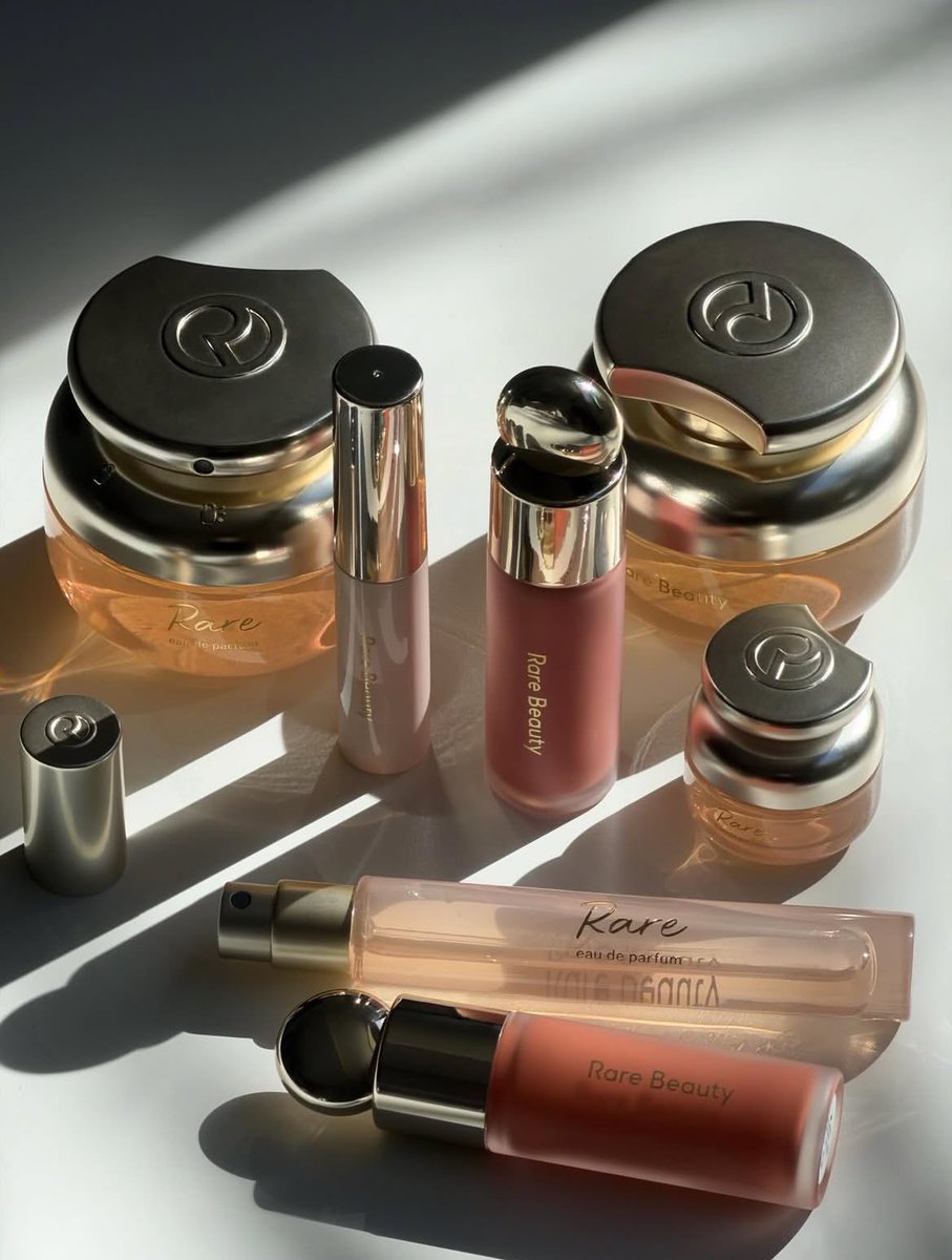 R A R  E   B  E  A  U  T  Y

                      BY : S E L E N A  G O M E Z