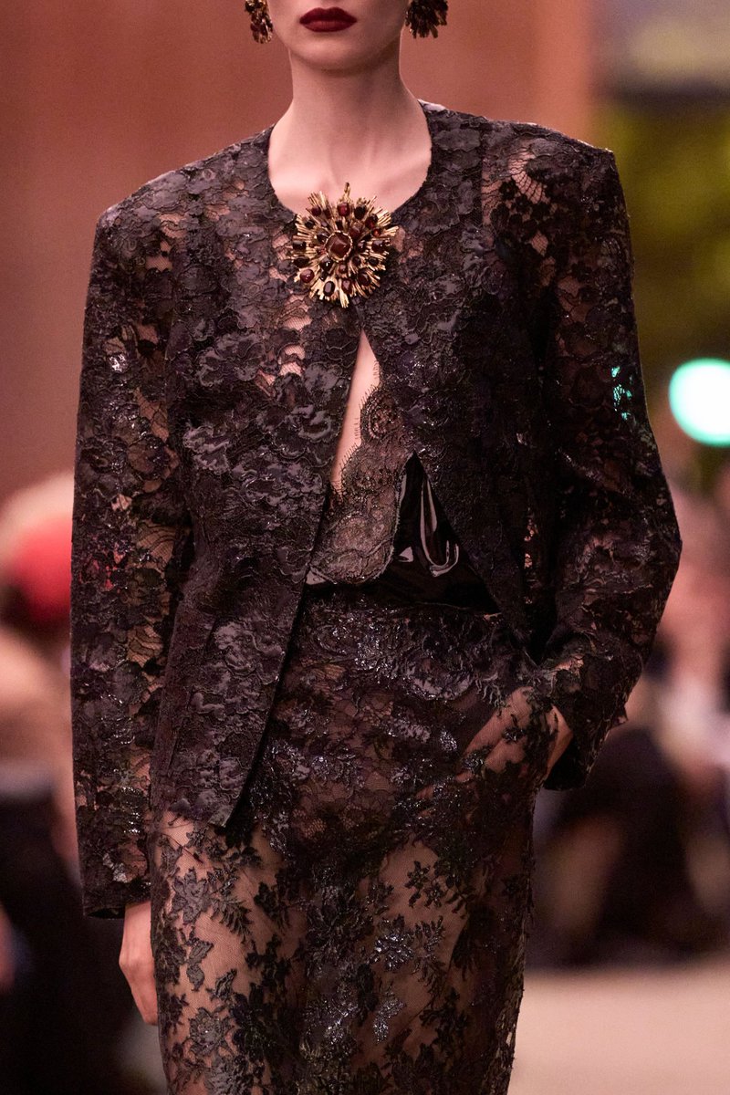 _CarlosMeraz's tweet photo. I’m obsessed with the work of Anthony Vaccarello. At Saint Laurent, he has turned sensuality, the elegance of the Parisian night, and the Eiffel Tower in the background into signatures of pure sophistication. https://t.co/9cXNnhhKDo
