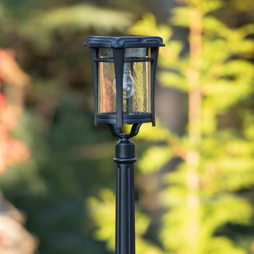 GamaSonicUSA's tweet image. The Aurora Solar Lamp Post stands 72" tall with a classic lantern-style head and easy in-ground installation,  illuminate your yard, gardens, and outdoor spaces. Shop now➡️ gamasonic.com/product/aurora…

#outdoorlighting #lightingdesign #SolarPower #lampposts #homedecor
