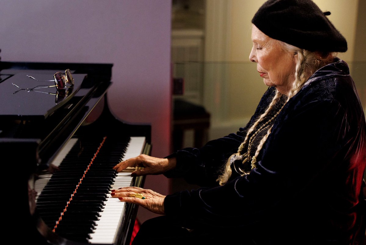 Joni Mitchell tweet media