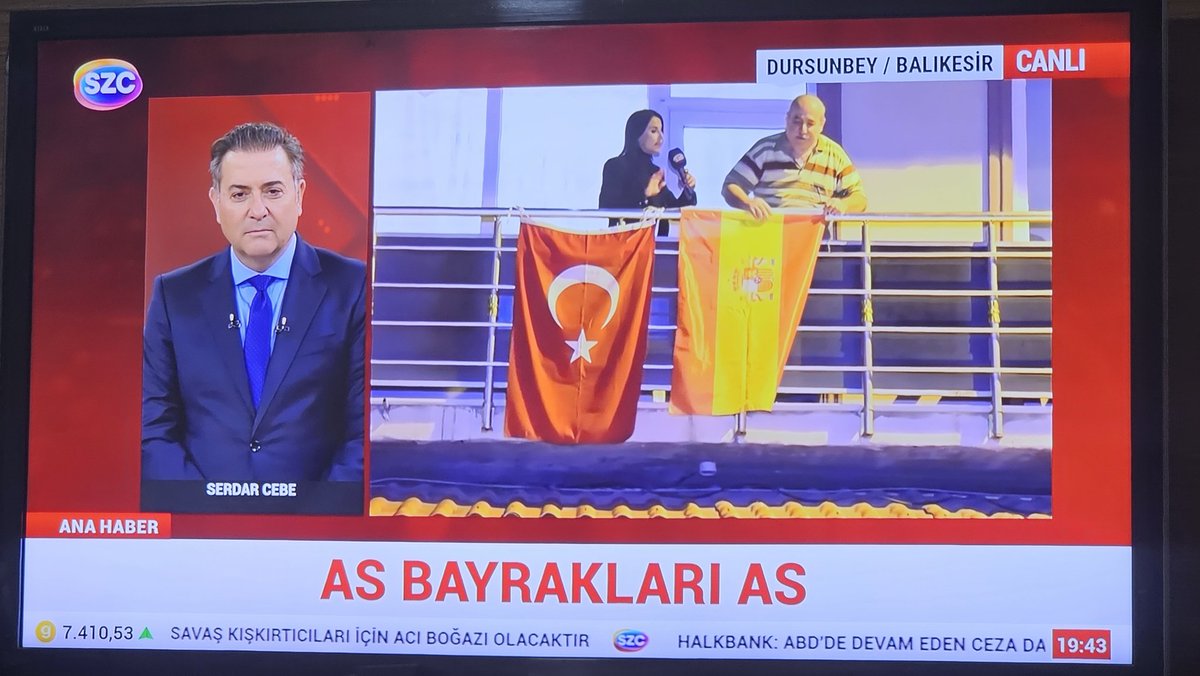 altyazigecti's tweet photo. As bayrakları as dayı canlı yayında İspanya bayrağı astı 🙈🇹🇷🇪🇸 https://t.co/Z5vEsoChfk