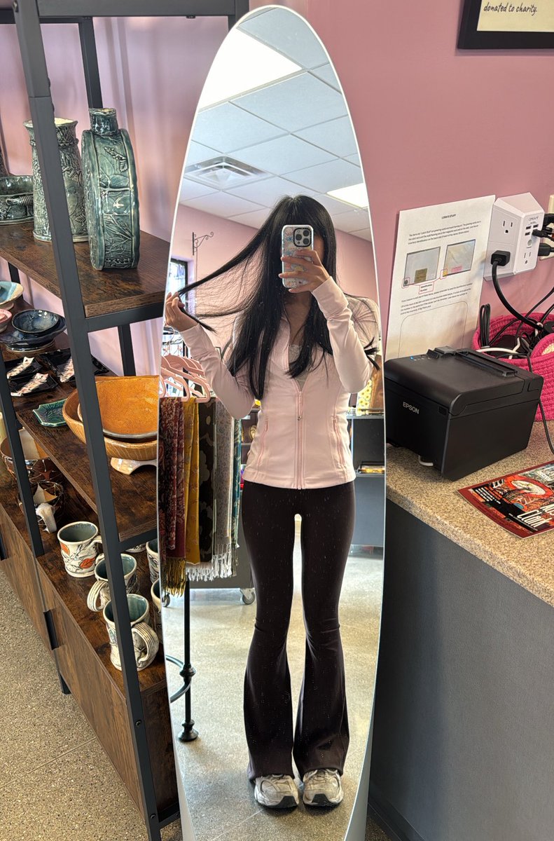 work ootd 🍓🍨🍫