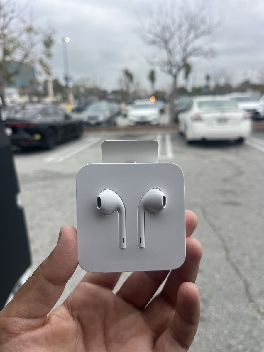 VechainROWS's tweet image. 4th pair…. Just for you 🫵😂

#Listen2Earn 4TheKids.vet #VeFam