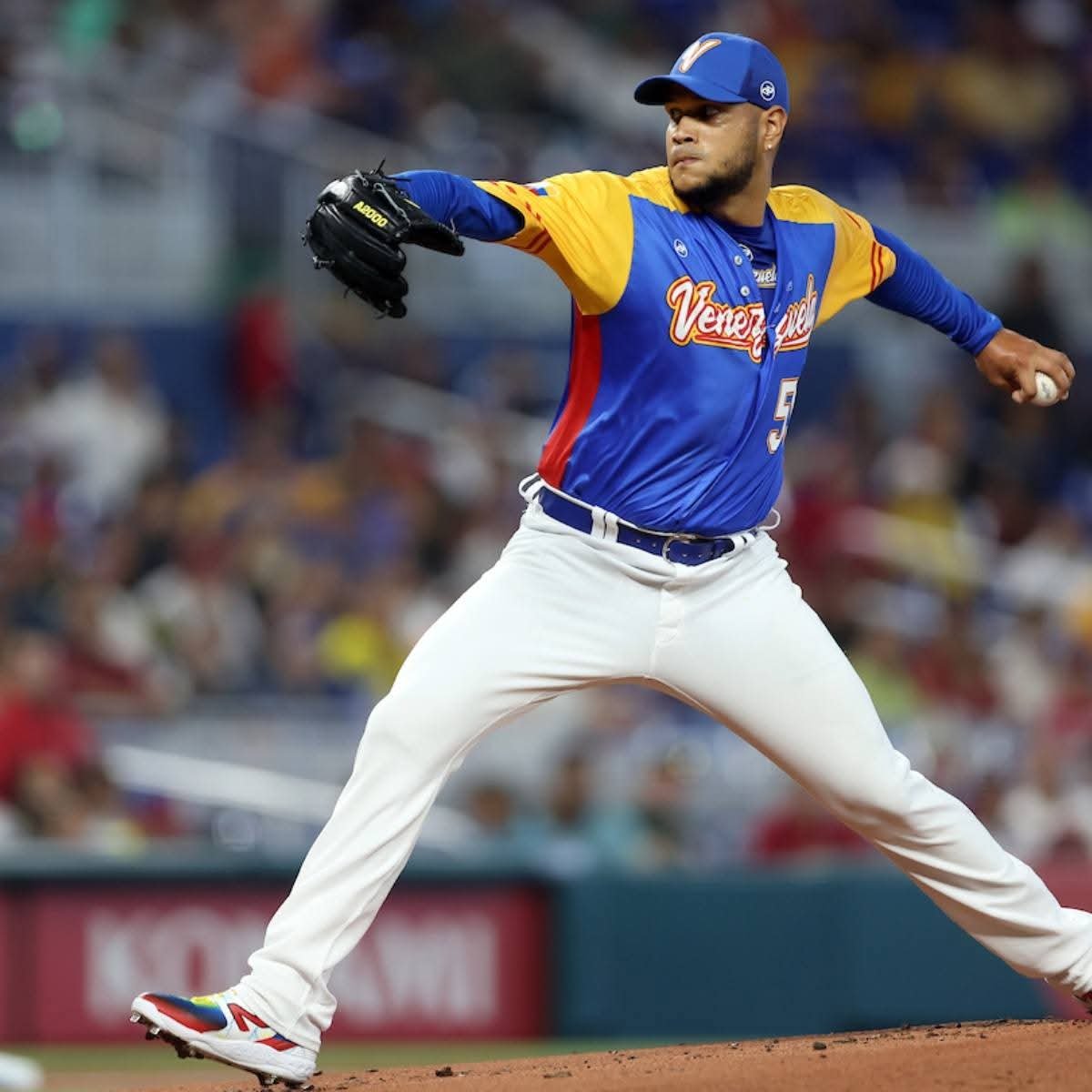 Choque de trenes: República Dominicana frente a Venezuela en esperado enfrentamiento entre equipos invictos

Sandy Alcántara 🇩🇴 VS Eduardo Rodríguez 🇻🇪

Mañana miércoles, a las 8:00 p.m., el loanDepot Park será el escenario del tan esperado enfrentamiento entre la República