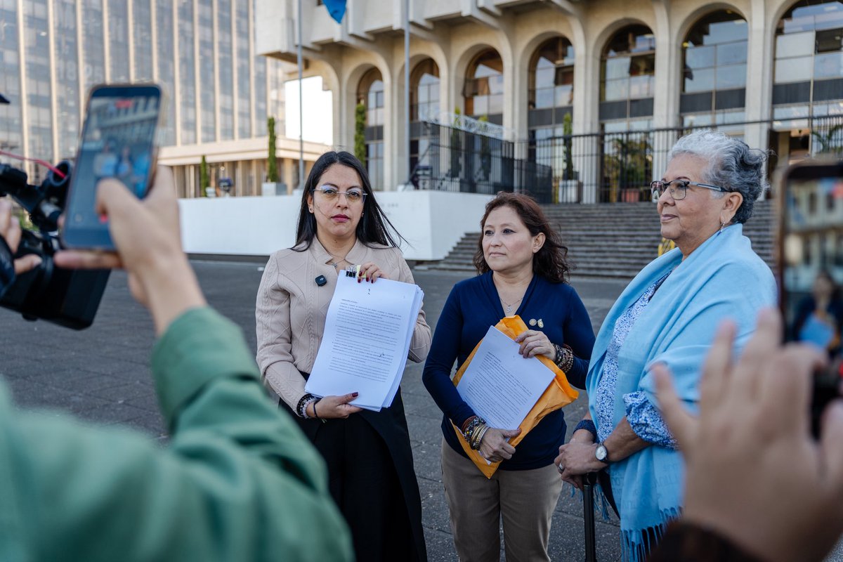 La justicia empieza por la honorabilidad de quien la dirige 🚨🚨.

Hoy presentamos tachas dentro del proceso de postulación para Fiscal General, con fundamento en los principios constitucionales de capacidad, idoneidad y reconocida honorabilidad.

Guatemala necesita recuperar la