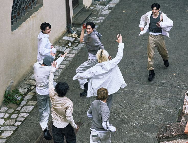 no non-kpop fan will ever understand the pain of fans after hearing a member’s departure from the group you supported for half a decade at 4pm on a random tuesday.

what’s more devastating is, it’s so sudden. there are still so many questions. a statement with no clear reason.