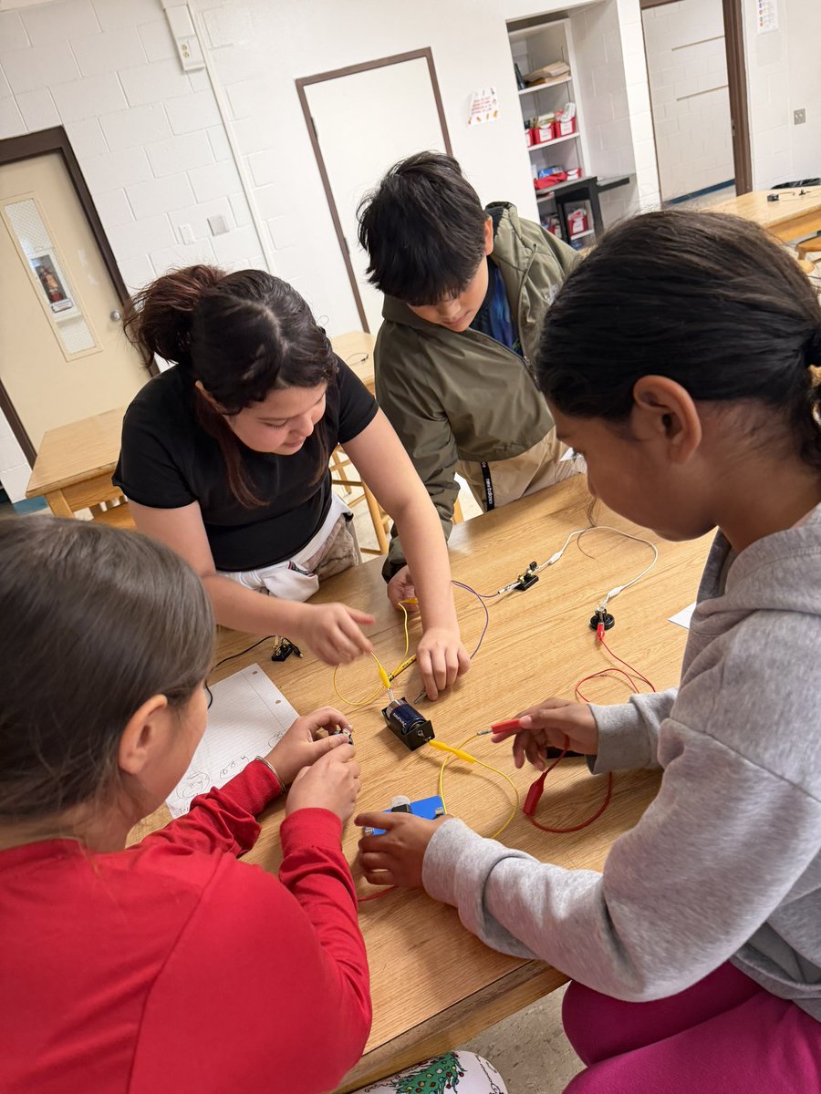 Ariadna Perez tweet media