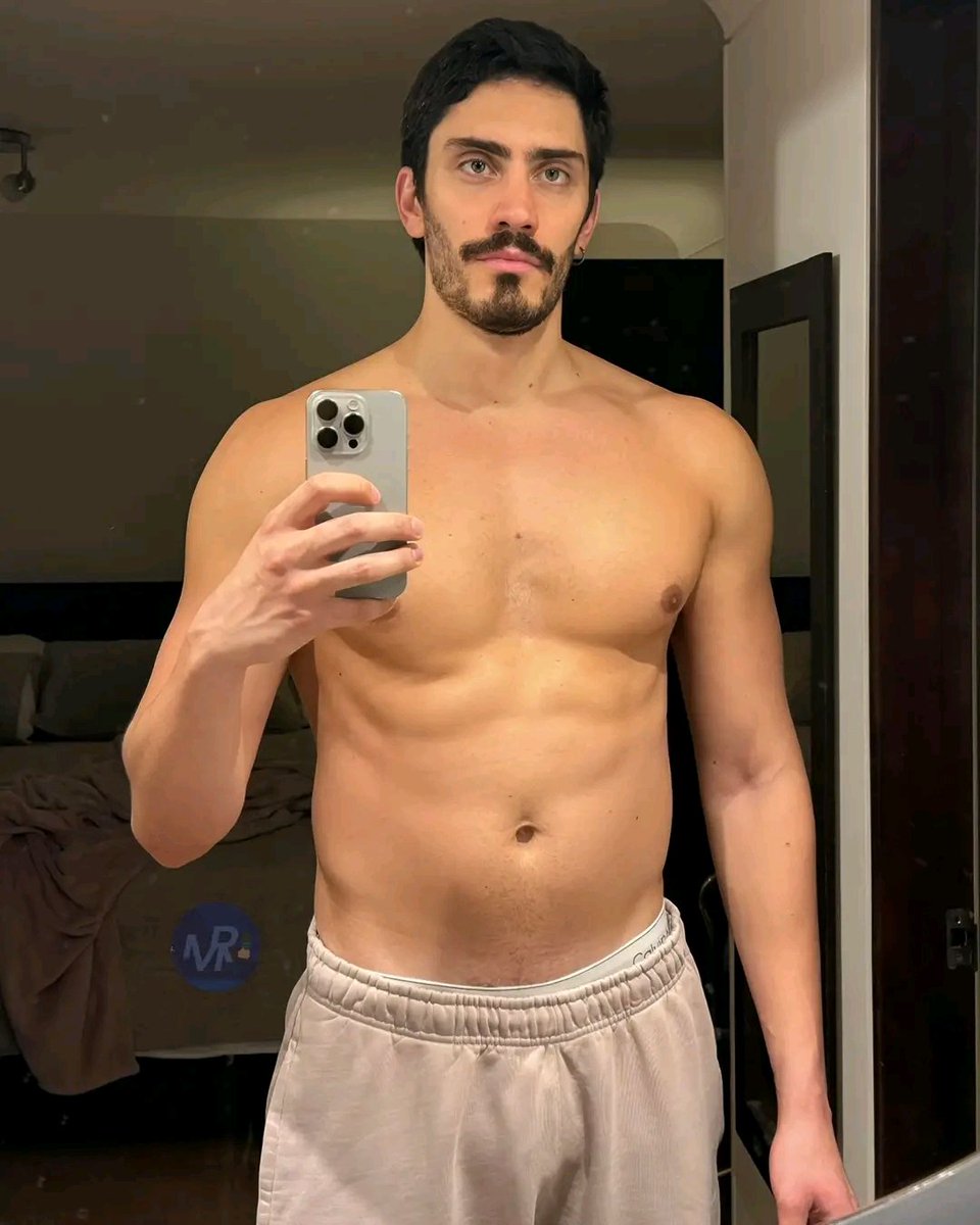 Romega_TV's tweet image. El actor #IvanAmozurrutia en una nueva selfie. 😍📸  

#yardwork #mondaymotivation