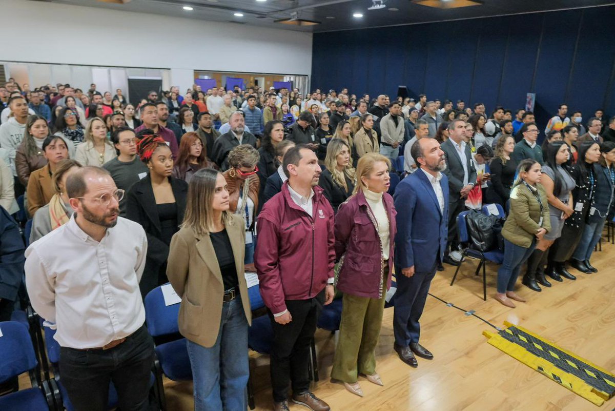 danielgarciacg's tweet photo. Desde el @IDRD lideramos la firma el Pacto por la Prevención de las Violencias hacia las Mujeres en el Deporte, la Recreación y la Actividad Física con @MinDeporteCol, @secredistmujer, @SeguridadBOG, @Educacionbogota, @AguasBogota, representantes de las ligas deportivas y los semilleros escolares de @Bogota.

#AquíSíPasa En la alcaldía de  @CarlosFGalan reafirmamos nuestro compromiso para que cada escenario recreodeportivo y cada programa sean espacios seguros, respetuosos e incluyentes, libres de violencia, acoso y discriminación.

Este pacto fortalece nuestras acciones de prevención, atención y protección, especialmente para niñas, niños, adolescentes y jóvenes.