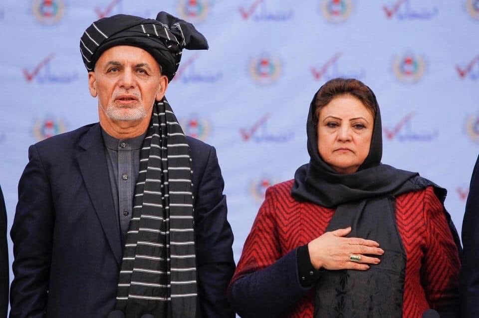 خائن‌ترین آدمِ تاریخ معاصر افغانستان این زن‌است. زنی که با کودتای انتخاباتی به رای میلیون‌ها انسان افغانستانی پشت کرد و خلاف انتخاب و توقع مردم افغانستان بزدل‌ترین، خائن‌ترین، دیوانه‌ترین و متعصب‌ترین کاندیدای سال ۲۰۱۹ را برنده انتخابات ریاست جمهوری اعلان کرد. 
گاهی یک زن هم می