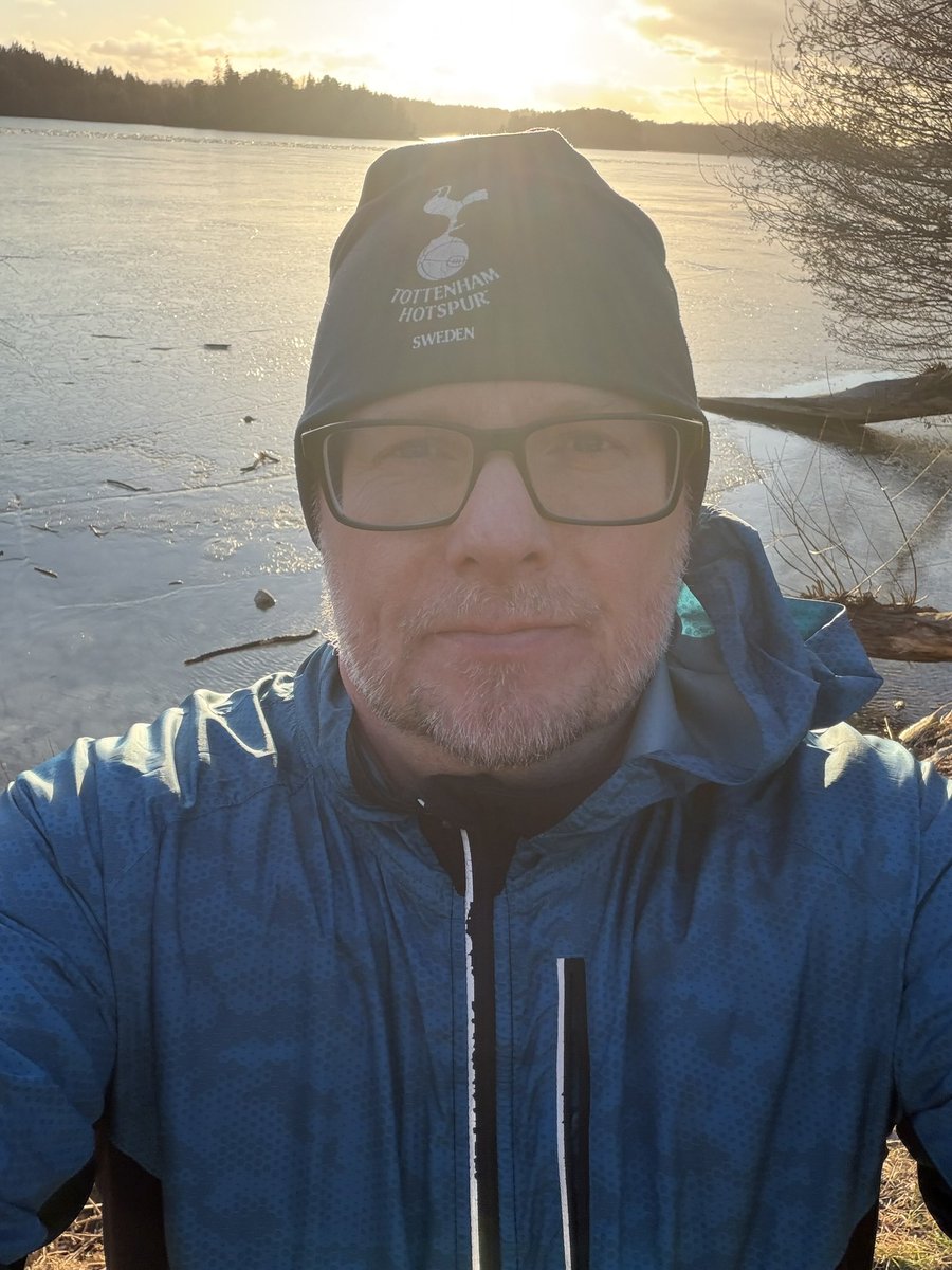 Svucka's tweet photo. Pre match run done ✅ #COYS #CantSmileWithoutYou #PreMatchRun https://t.co/xolTHQRUqu