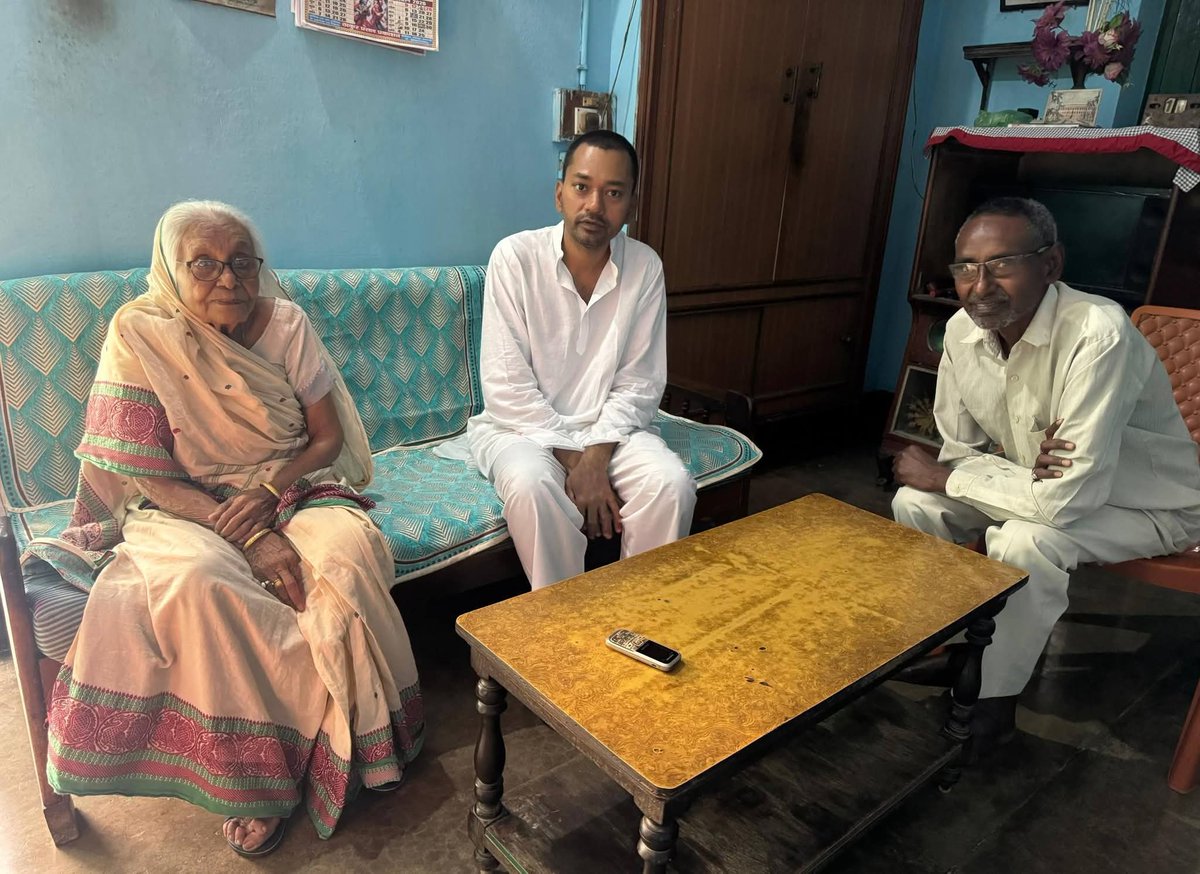 नीतीश कुमार की अपनी बहन और बेटे निशांत के सामने टेबल पर रखे मोबाइल को देखिए!
#Bihar #NitishKumar