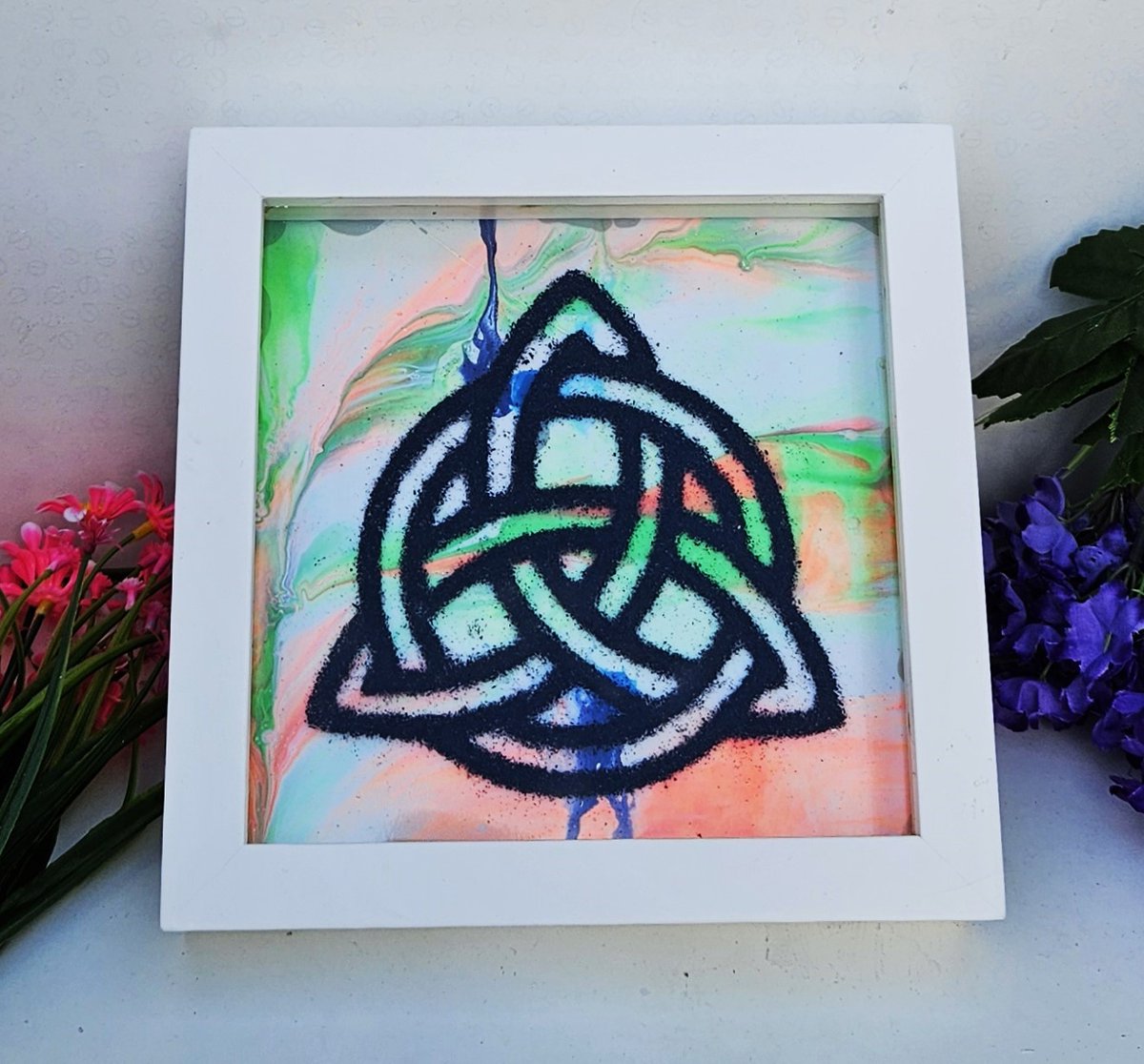 Whyartandcraft's tweet photo. Discover the Signature Afro-Irish hero piece — a handcrafted mixed-media artwork blending African and Irish cultural motifs into a one-of-a-kind collectible. ✨
Each piece is made by hand and designed for collectors who value culture, craft, and story.
<https://t.co/fQAoJjTq4c> https://t.co/EHerrjVnvR