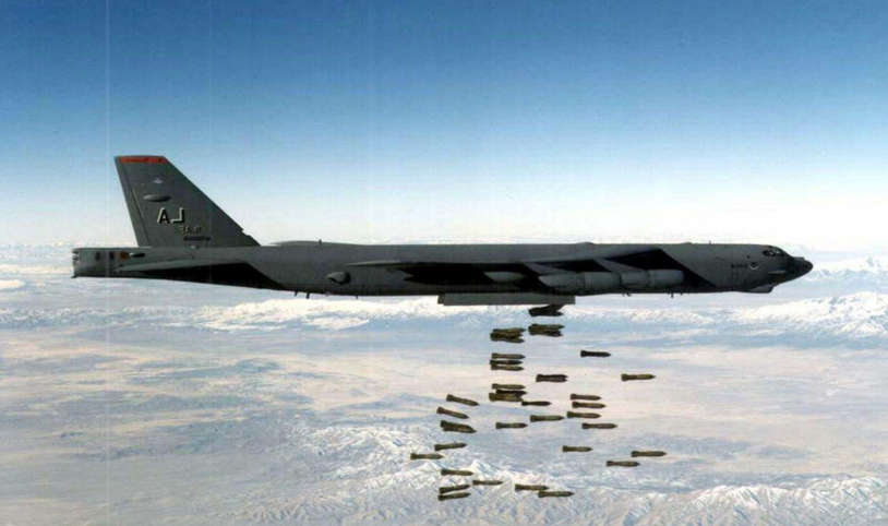 Jean_IMBERT's tweet image. La prudence s'impose❗️Telle la marée, l'armée américaine se retire pour mieux revenir. Tout montre qu'une attaque nucléaire sur l'Iran est une option très possible. Netanyahou a menacé et les B 52 sont en route... B 52 : une arme obsolète❓👥🛩️👀