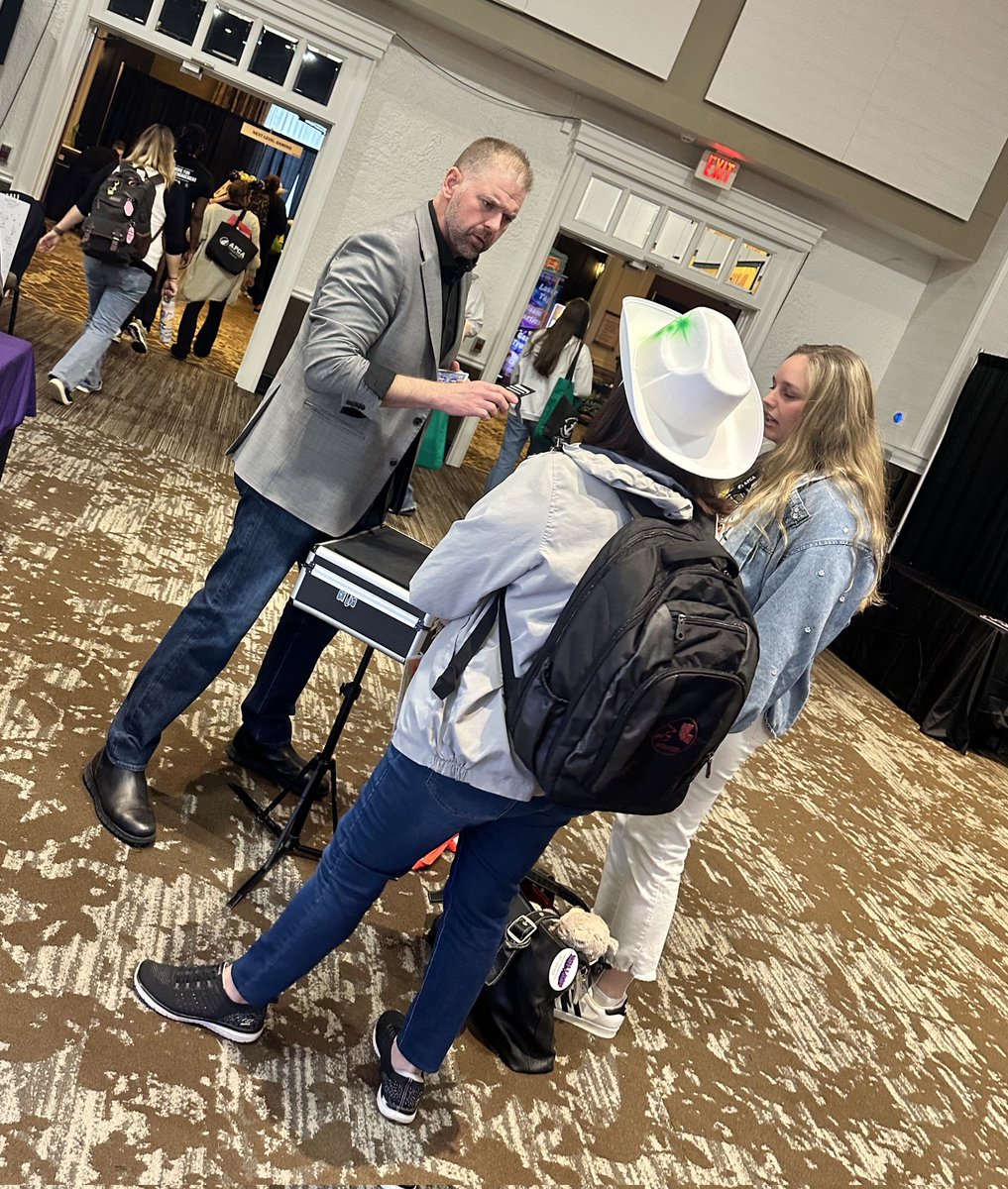 thejoshmcvicar's tweet image. Awesome weekend showcasing my stage magic and close up magic at APCA Nationals (college booking conference) in Hershey PA. Excited to be filling up my calendar for this upcoming fall!
McVicarEntertainment.com 
#collegemagic #collegehypnosis #comedymagic