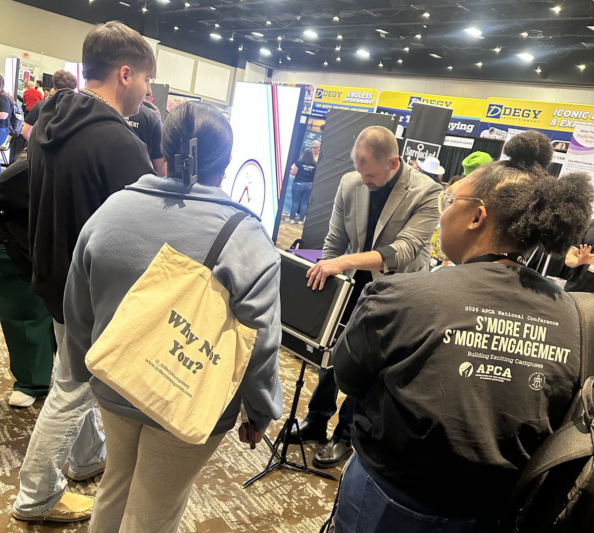 thejoshmcvicar's tweet image. Awesome weekend showcasing my stage magic and close up magic at APCA Nationals (college booking conference) in Hershey PA. Excited to be filling up my calendar for this upcoming fall!
McVicarEntertainment.com 
#collegemagic #collegehypnosis #comedymagic