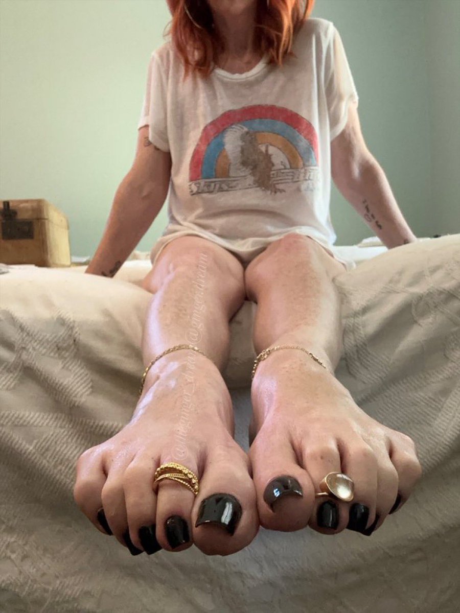 guy77theee's tweet photo. 📸ENGAGEMENT THREAD 🧵
😍NAIL POLISH AND PERFECT TOES 💅
😵‍💫Ladies let’s see your pretty, painted toes nails 💅
Show us your FAVOURITE PEDICURE or most RECENT PEDICURE 😍

@theginger_dream has some of the PRETTIEST FEET 👣you have EVER SEEN!
Look at EACH PEDICURE- ITS PERFECT 💯��‍♂️ https://t.co/6sVi0ihTI6