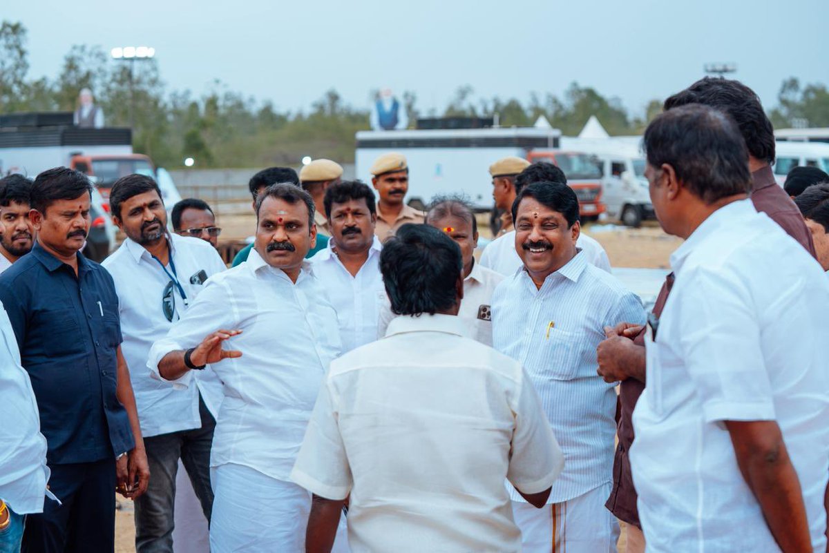 NainarBJP's tweet photo. நம் மாண்புமிகு பாரத பிரதமர் திரு. @narendramodi அவர்கள், மின்சாரம், தேசிய நெடுஞ்சாலை மற்றும் கிராமப்புற இணைப்பு துறைகளில் ₹5655 கோடி மதிப்பிலான பல்வேறு மேம்பாட்டு திட்டங்களின் தொடக்க விழாவையும் அடிக்கல் நாட்டும் நிகழ்வுகளையும் நடத்துவதற்காகவும், மேலும் 5 ரயில்களை கொடி அசைத்து தொடங்கி வைக்கவும் நாளை தமிழகம் வருகை தருகின்றார்.

அதை முன்னிட்டு, இன்று விழா நடைபெறவுள்ள திடல் மற்றும் திருச்சியில் நடைபெறவுள்ள பிரம்மாண்டமான NDA கூட்டணி மாநாடு தொடர்பான இறுதிக்கட்ட பணிகளை ஆய்வு செய்யும் ஆலோசனை கூட்டம் நடைபெற்றது.

இந்த ஆலோசனை கூட்டத்தில், மத்திய இணை அமைச்சர் மாண்புமிகு @DrLMurugan அவர்கள், தேசிய செயலாளர் மற்றும் தமிழக பாஜக மேலிட பொறுப்பாளர் திரு. @MenonArvindBJP அவர்கள் ஆகியோருடன் இணைந்து, மாநாட்டிற்கான பல்வேறு பொறுப்புகளை ஏற்றுள்ள நிர்வாகிகளுடன் விரிவான கலந்தாய்வு மேற்கொள்ளப்பட்டது.

இந்த நிகழ்வில், அவர்களுக்கு ஒதுக்கப்பட்டுள்ள பணிகள் அனைத்தும் முறையாகவும் முழுமையாகவும் நிறைவடைந்துள்ளதா என்பதைக் குறித்து விரிவாக கேட்டறிந்து, மாநாட்டு பொறுப்பாளர்கள், மண்டல், மாவட்ட மற்றும் மாநில நிர்வாகிகள், மேலும் கூட்டணி கட்சி நிர்வாகிகளுடன் ஆலோசனை மேற்கொண்டோம்.

மேலும், நாளை நடைபெறவுள்ள நம் NDA கூட்டணியின் பிரம்மாண்ட மாநாட்டில் கலந்து கொள்ள தமிழகமெங்கும் இருந்து திருச்சியை நோக்கி அலைகடலென திரளாக வருகை தரவுள்ள நம் பாரதிய ஜனதா கட்சி காரியகர்த்தாக்களும், தோழமைக்கட்சிகளின் தொண்டர்களும் அனைவரும் பாதுகாப்பை முதன்மையாகக் கொண்டு, முழு பொறுப்புணர்வுடனும் பாதுகாப்பாகப் பயணம் செய்து மாநாட்டில் கலந்து கொள்ளுமாறு தாழ்மையுடன் கேட்டுக்கொள்கிறேன்.
(1/2)