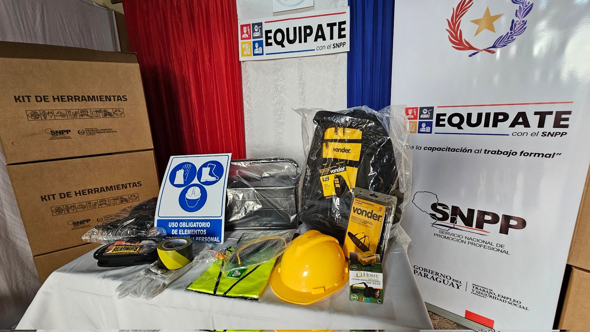 SNPP_Paraguay's tweet photo. 📍 Mariano Roque Alonso
👷🏻♀️👷🏼♂️ #EQUIPATE | De la capacitación al trabajo formal
En el SNPP M.R. Alonso, egresados del curso Auxiliar de Seguridad y Salud en el Trabajo y Fontanería, recibieron sus herramientas para empezar a trabajar.🔧🧰
👷🏻♀️ Nuevos técnicos formados, listos para impulsar el auto empleo digno y sostenible.
Con #EQUIPATE conectamos capacitación con oportunidades reales.
#GobiernoDelParaguay #SNPP