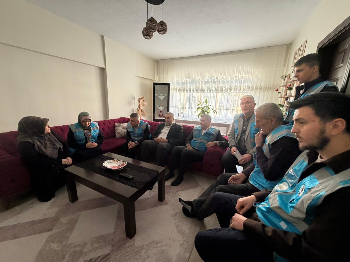 📍Kızılcahamam

Kızılcahamam Belediye Başkanımız Sn. <a href="/SuleymanAcar06/">Süleyman Acar</a>,  İl Yönetim Kurulu Üyelerimiz ve ilçe teşkilatımızla birlikte vatandaşlarımızı ziyaret ederek, hayırlı Ramazanlar diledik.

#Birgünde10BinEv