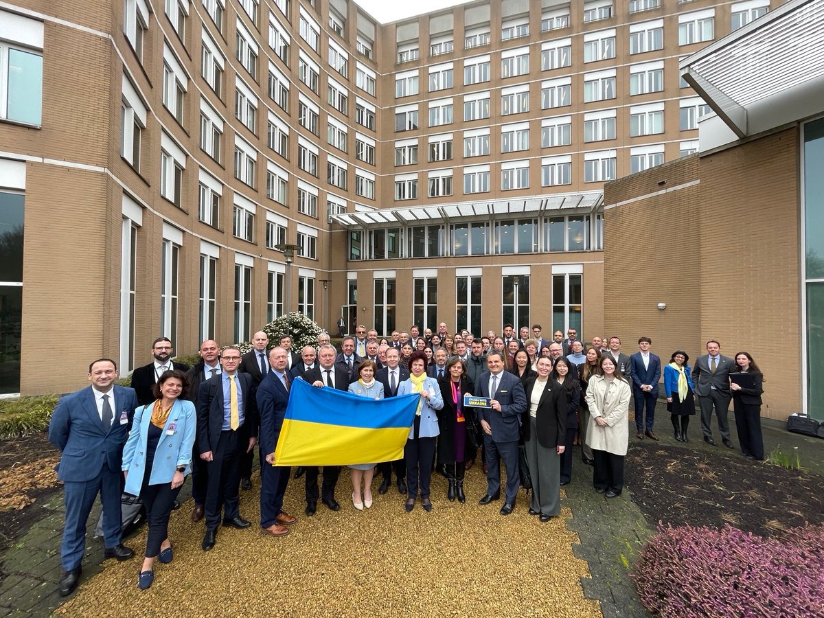 realPaulTeesalu's tweet image. OPCW diplomats in #TheHague #StandWithUkraine 
Stop Russian chemical warfare