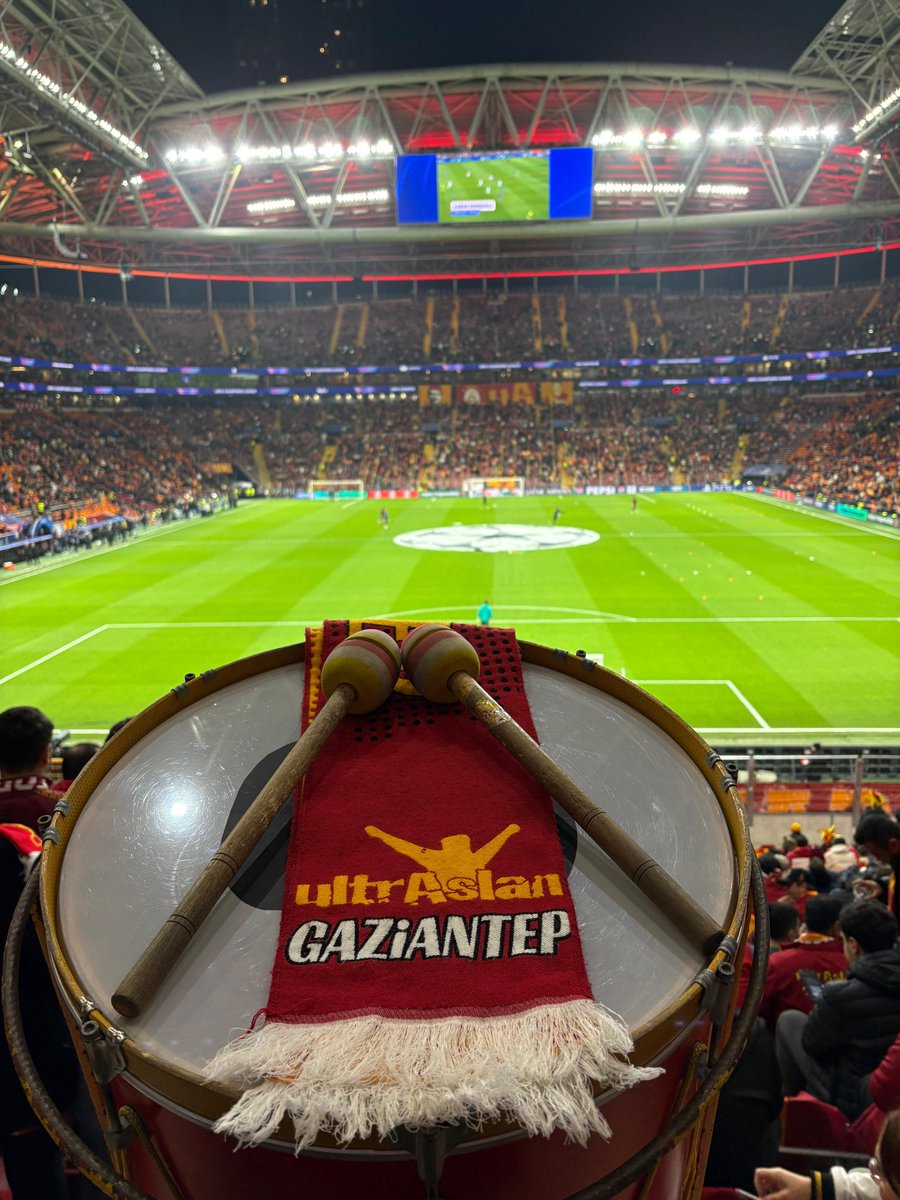 Sami Yen Farklı !

Tribünde yerimizi aldık. 
Başarılar Şanlı Galatasaray'ımız 💪

#UCL
#ultrAslanGaziantep