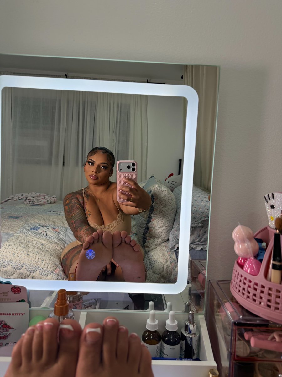 Retweet for more feet pics 😈