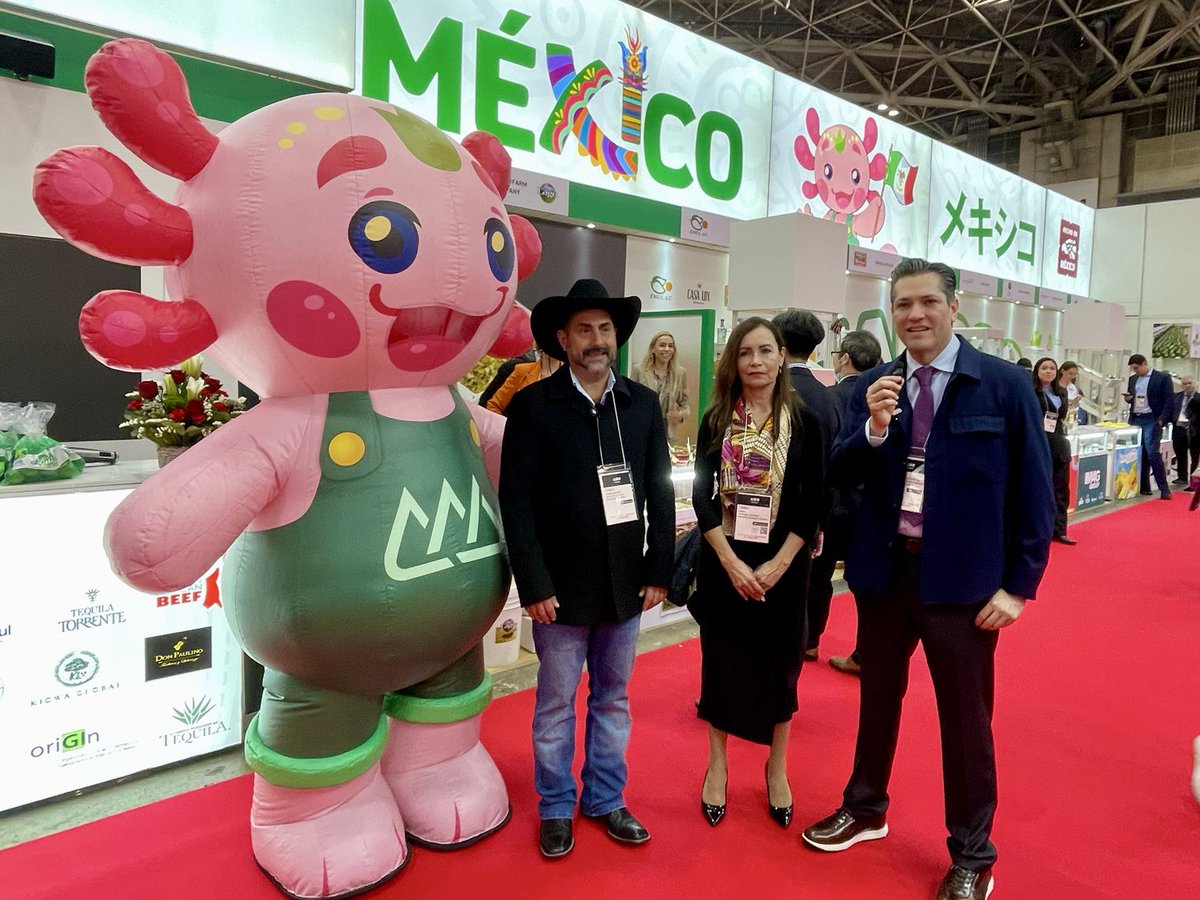 CDAAJalisco's tweet photo. ๐ฒ๐ฝ ยกHarisuko wa Nihon ni aru! ๐ฏ๐ต
Asรญ se vive la presencia de Jalisco en #FOODEXJapan 2026, llevando lo mejor de nuestro estado hasta tierras niponas.
Gracias al trabajo conjunto del #CDAAJ y la SADER, empresas jaliscienses hoy cruzan fronteras para conquistar nuevos mercados. https://t.co/1mRIShECVl