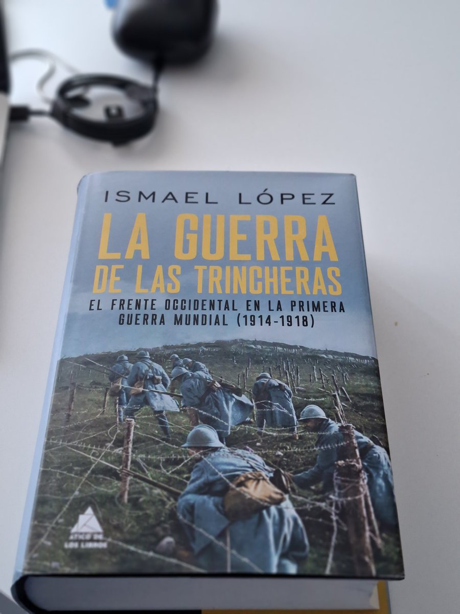 Ya tenía ganas d leer algo d esto en español. La preparación artillera d una ofensiva en Flandes en inglés se hace algo dura. <a href="/Ismael_Historia/">Ismael López Domínguez 🦖</a>