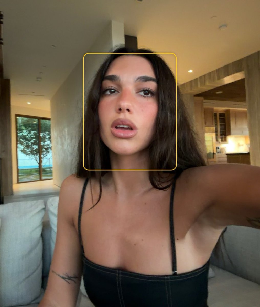 lipapictures's tweet photo. THIS LETHAL FACE CARD… DAMN DUA LIPA https://t.co/n5yOuNvsPh