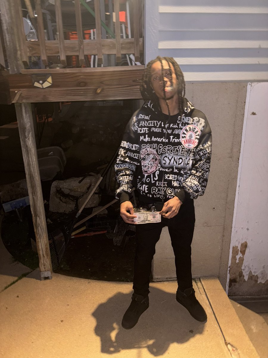 idkyou422's tweet image. dropin the 50 pack on shtt #Iran #stl #estl #314 #618 #fyp #trending #dboy #cheapass @314 @618 #chi #LongLiveHusein